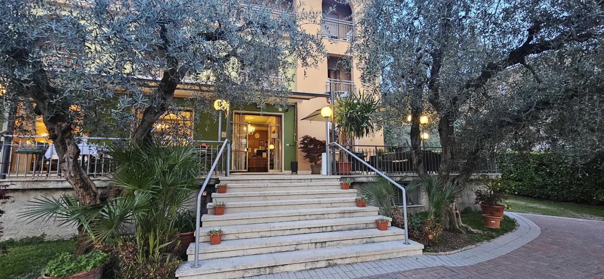 Hotel Garden Torri Del Benaco Εξωτερικό φωτογραφία