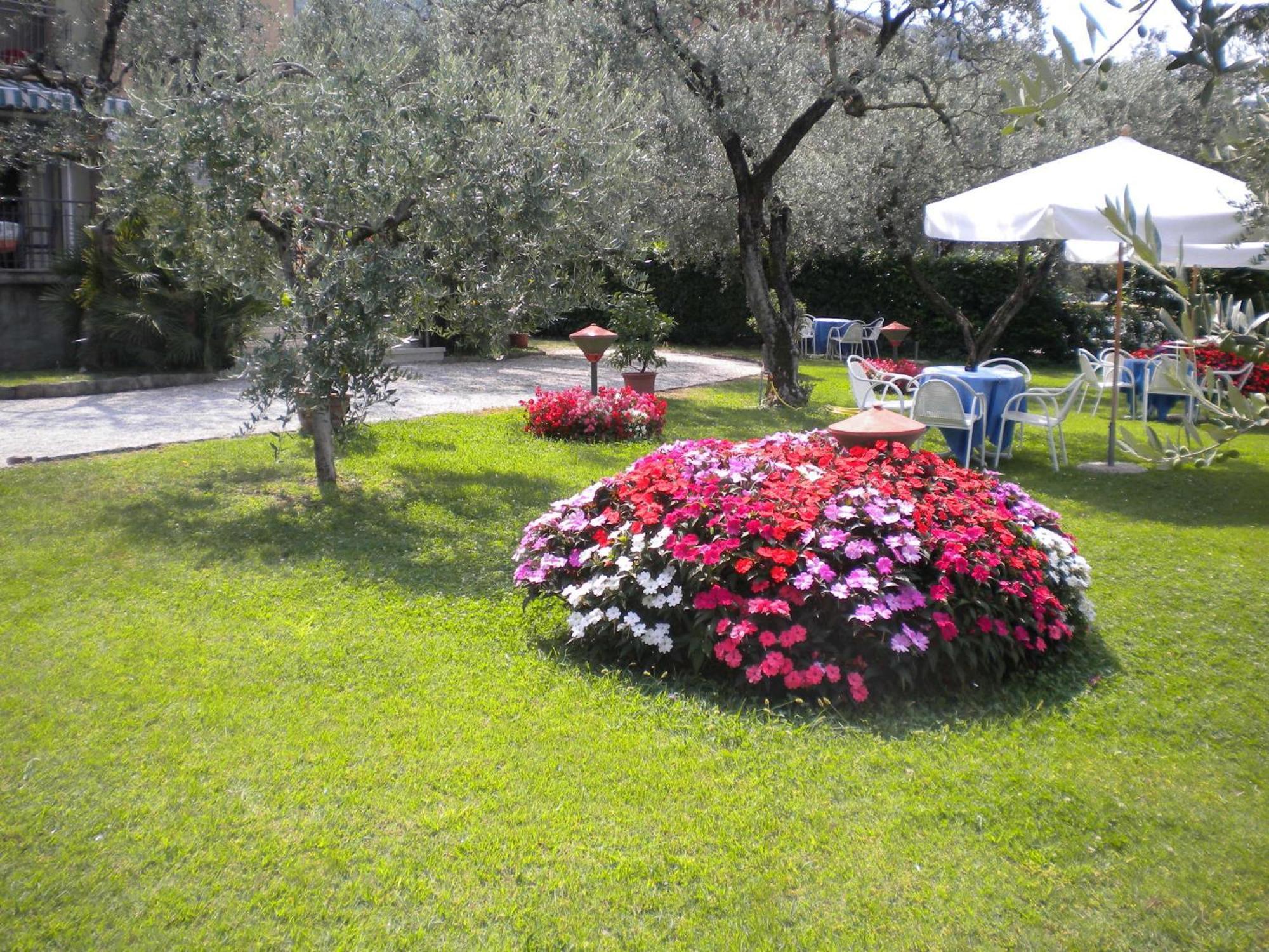 Hotel Garden Torri Del Benaco Εξωτερικό φωτογραφία