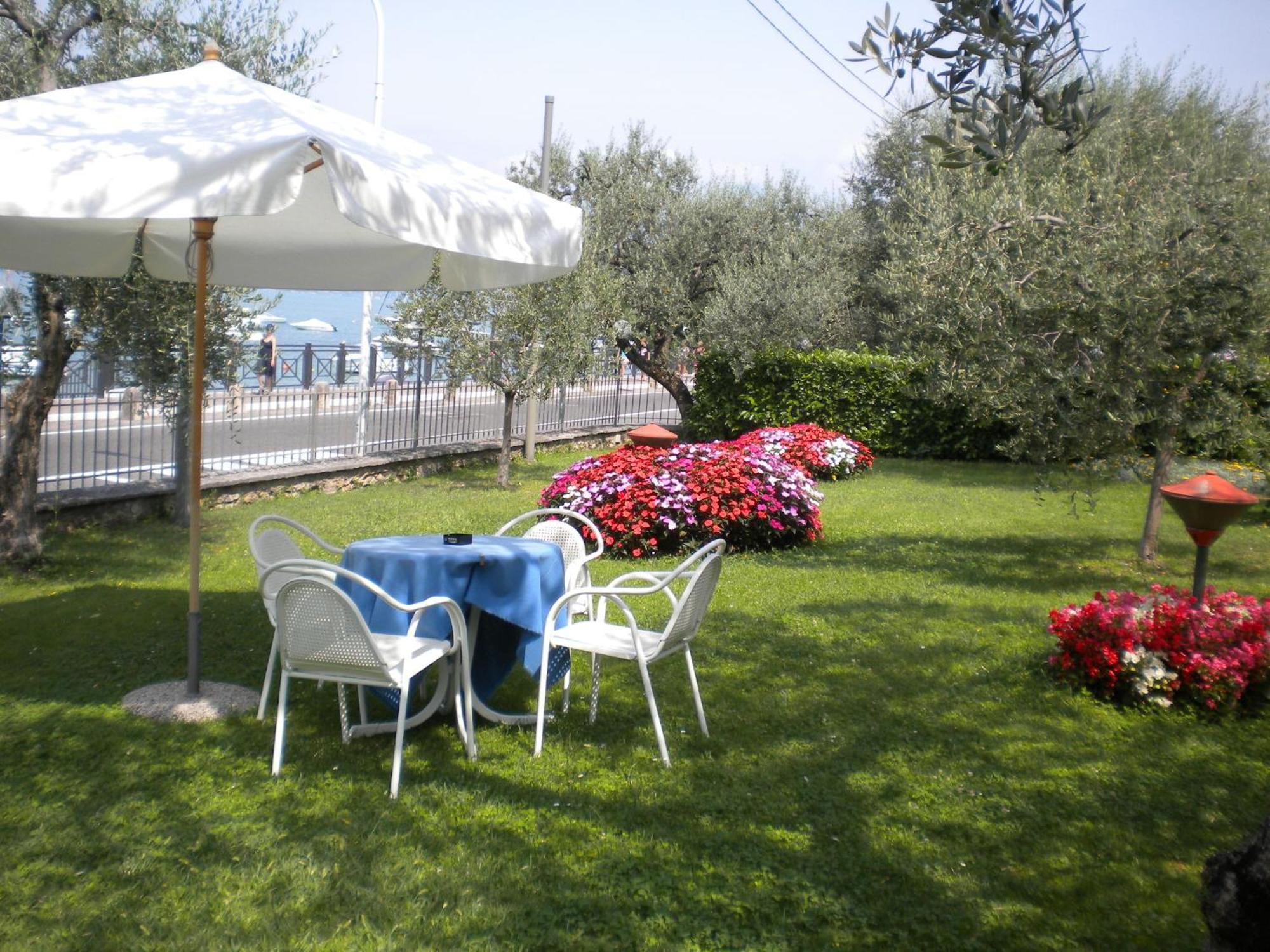 Hotel Garden Torri Del Benaco Εξωτερικό φωτογραφία